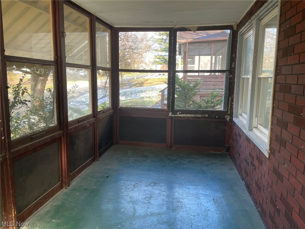 4773 Horton Road Cleveland, OH 44125 - Photo 3 of 13 View of unfurnished sunroom