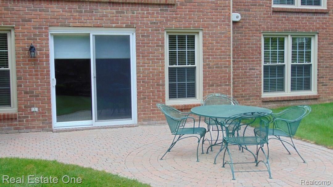 2407 Pleasant View Drive Rochester, MI 48306 - Photo 20 of 44 walkout.to