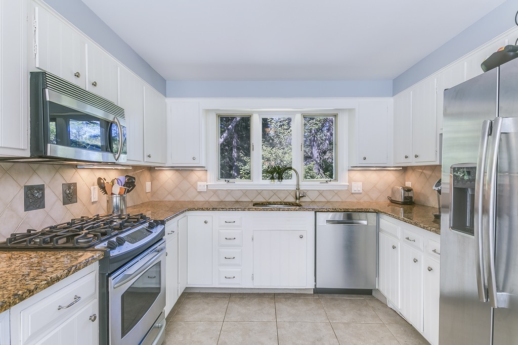 1 Colpitts Road Weston, MA 02493 - Photo 3 of 16