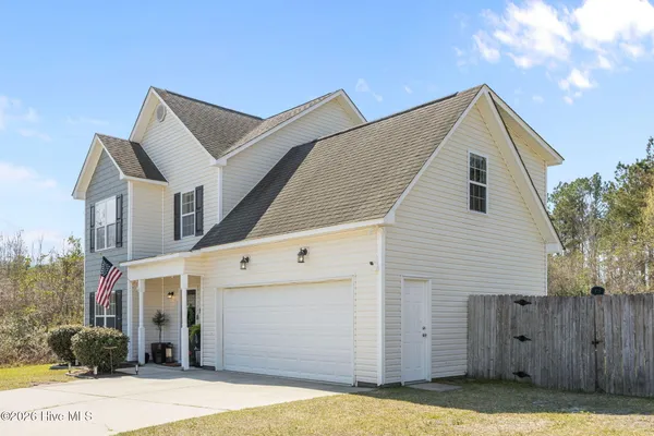 $308,000 | 117 Blossom Court, Maple Hill, NC 28454