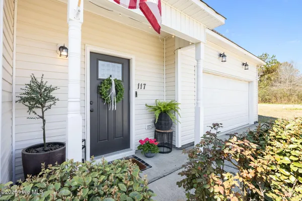 $308,000 | 117 Blossom Court, Maple Hill, NC 28454