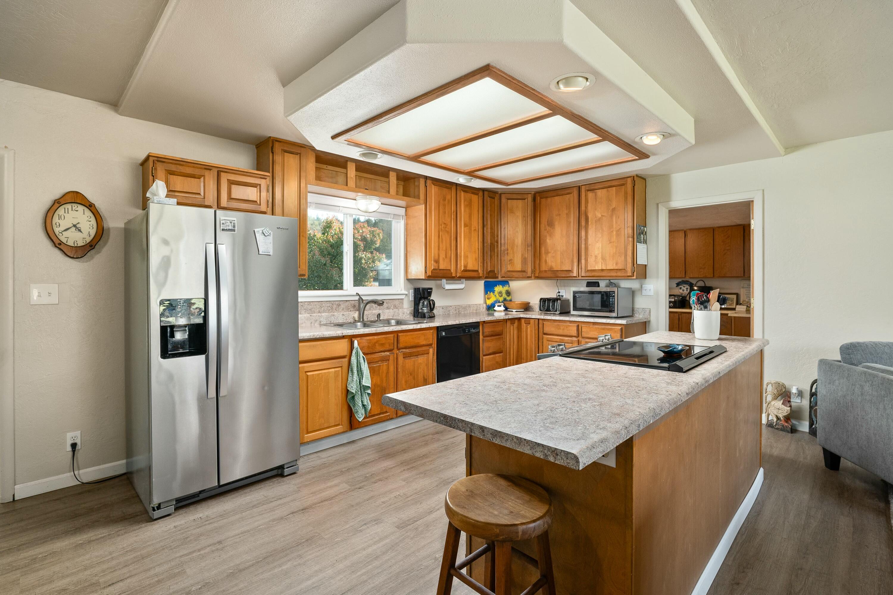 111 Espey Road Grants Pass, OR 97527 - Photo 11 of 48 Kitchen
