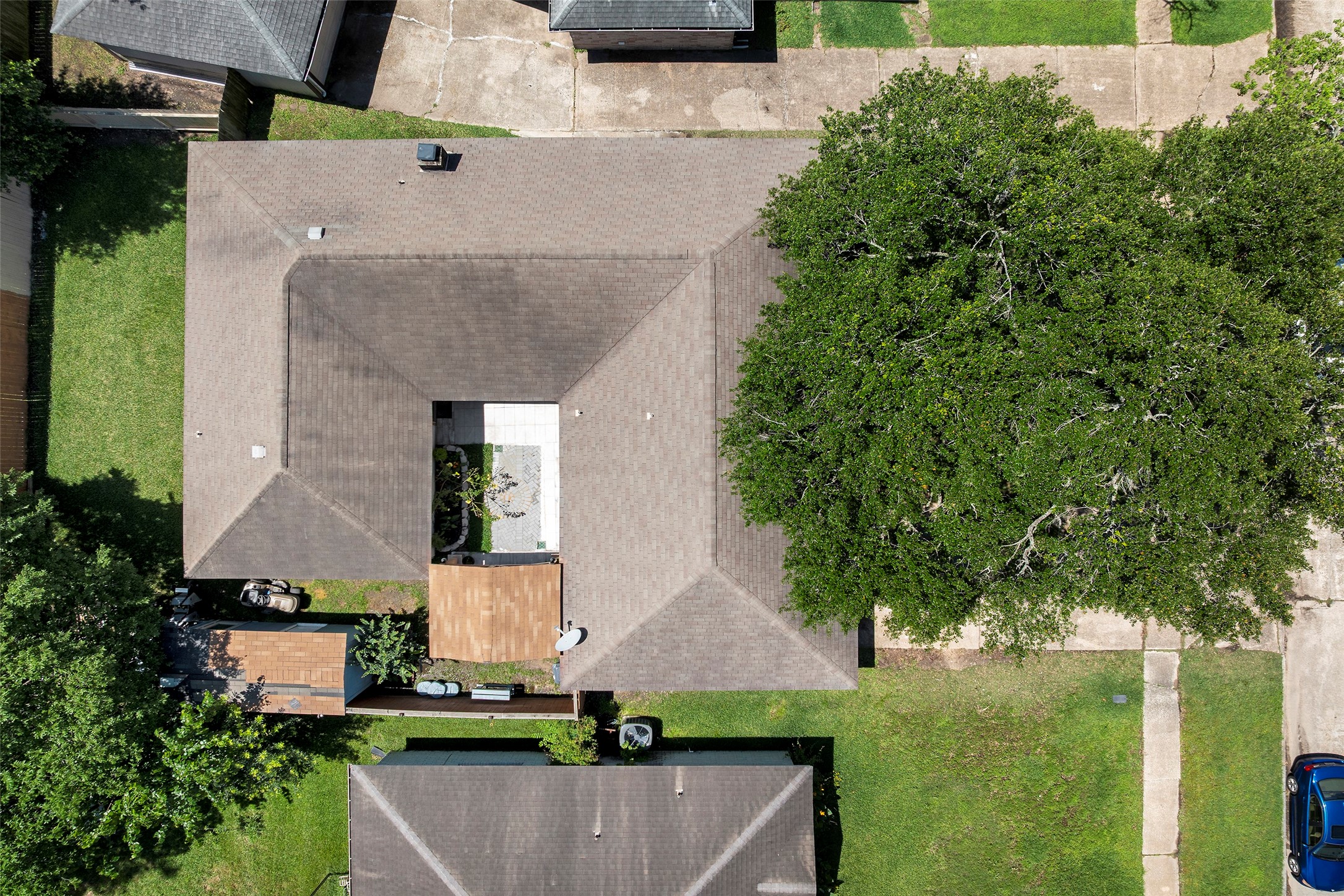 6815 River Mill Drive Spring, TX 77379 - Photo 33 of 33 an aerial view of a house with a garden
