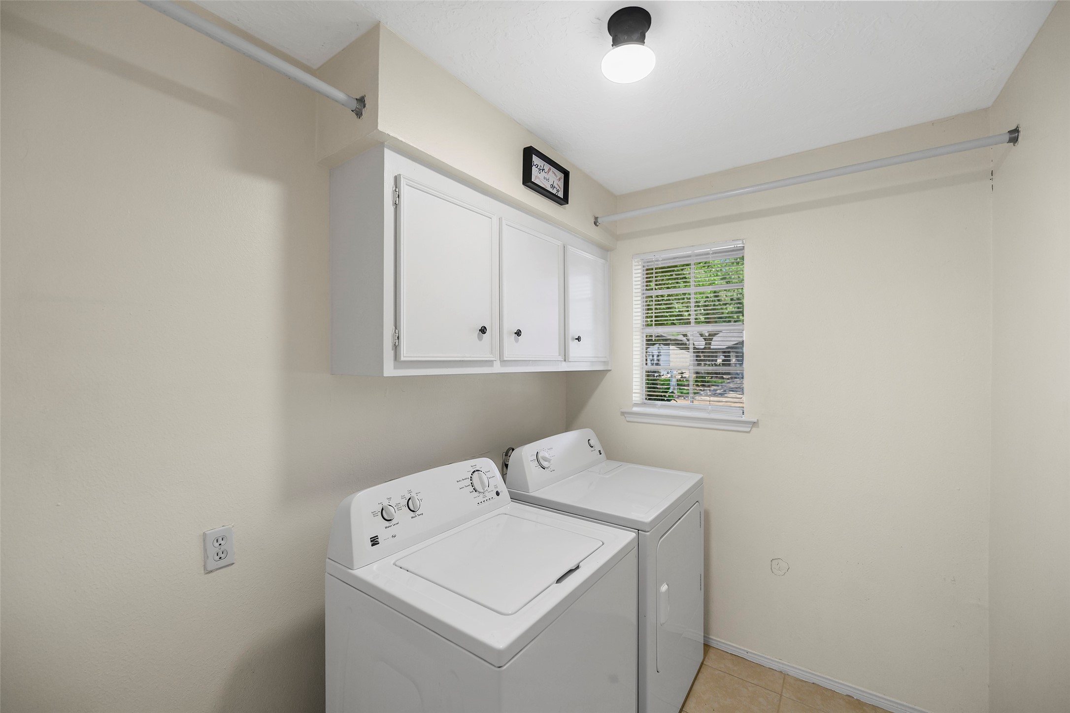 6815 River Mill Drive Spring, TX 77379 - Photo 8 of 33 a utility room with dryer and washer