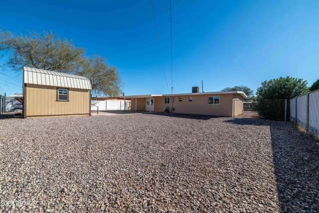 a view of a house with a backyard