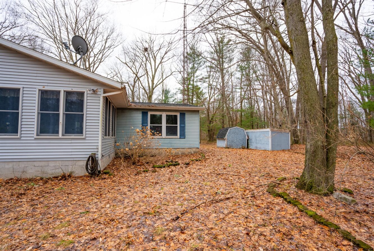 4202 East Pontaluna Road Fruitport, MI 49415 - Photo 5 of 6