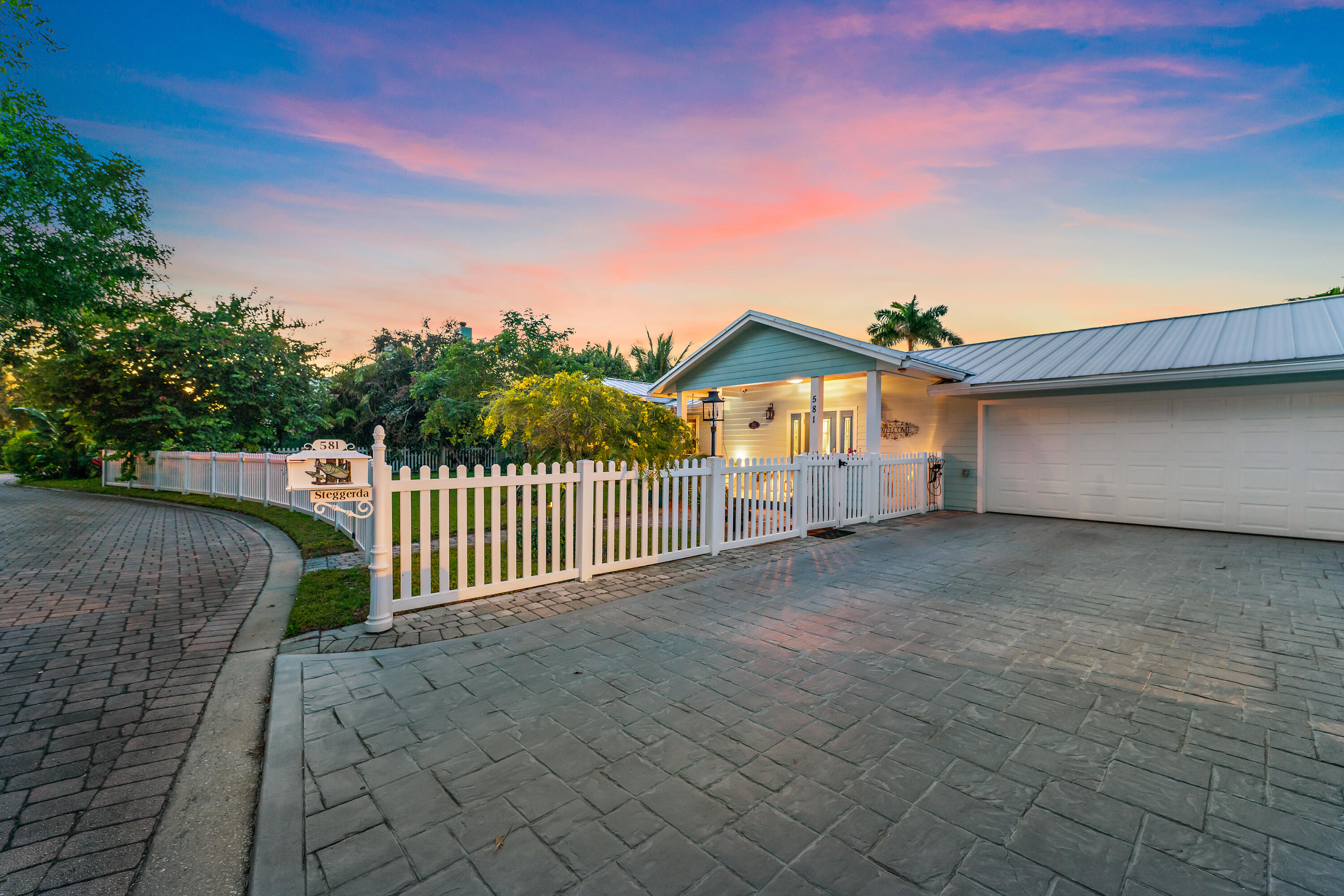 581 Southwest Timber Trail Stuart, FL 34997 - Photo 5 of 26 001-581SWTimberTrail-Stuart-FULL
