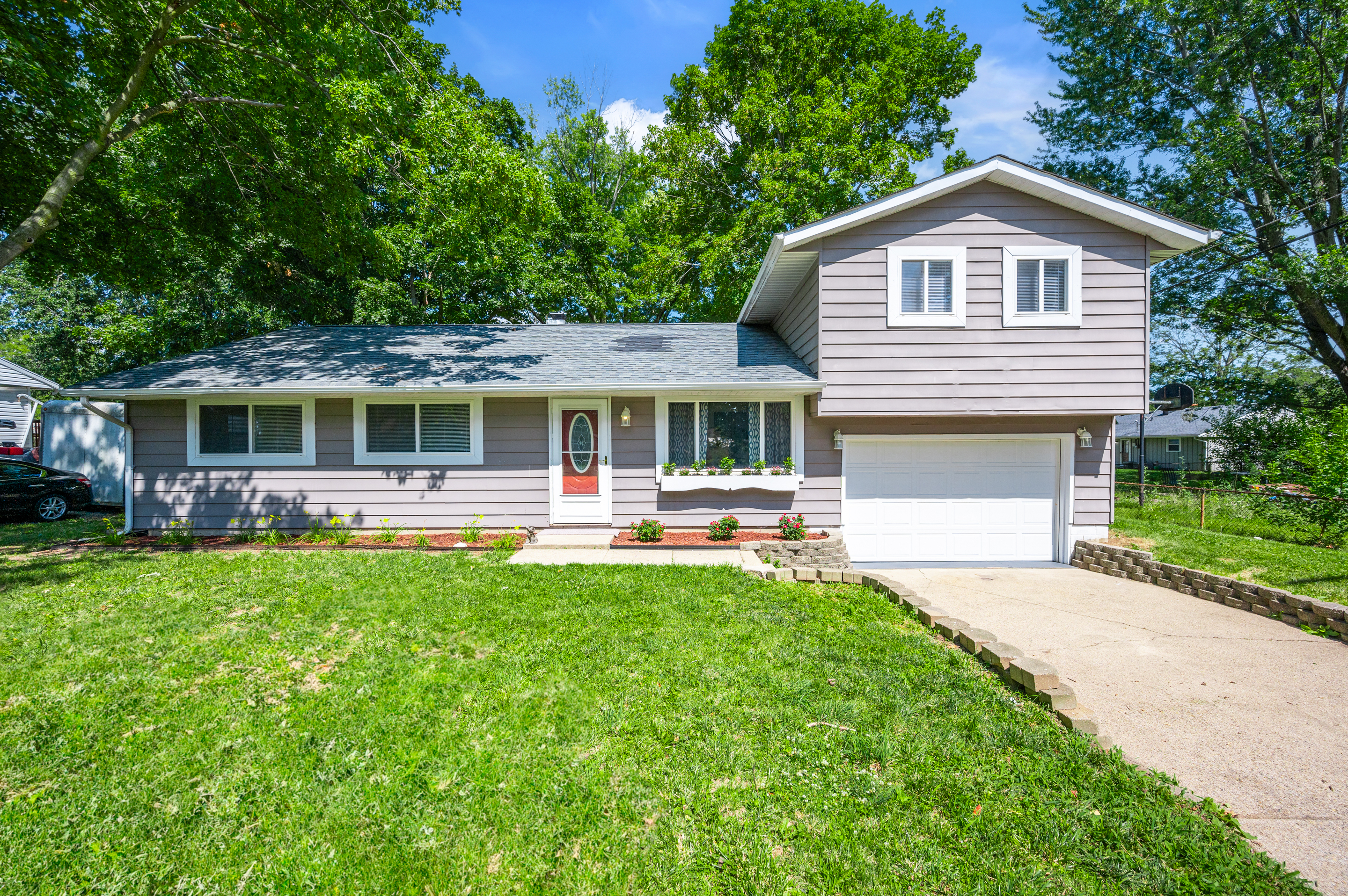1037 Ridgetop Drive Greenwood, IN 46142 - Photo 1 of 21 Gallery Image 1