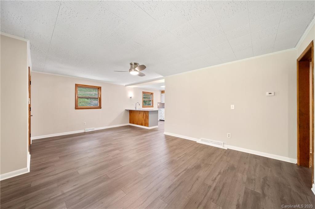 18 Forsythia Road Candler, NC 28715 - Photo 12 of 25 Gallery Image 12