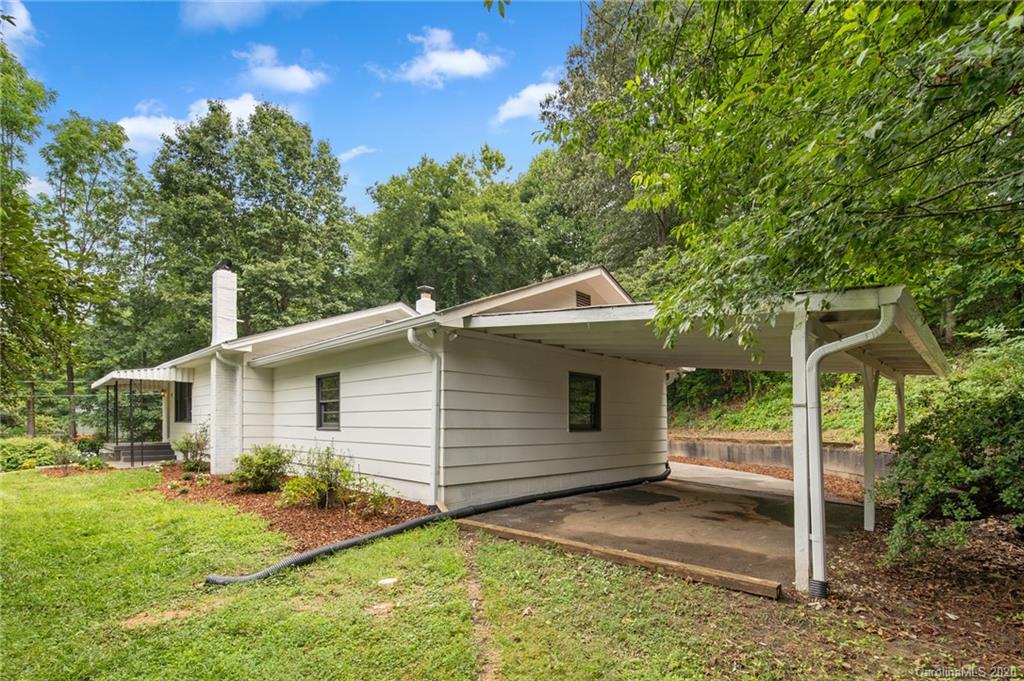 18 Forsythia Road Candler, NC 28715 - Photo 3 of 25 Gallery Image 3