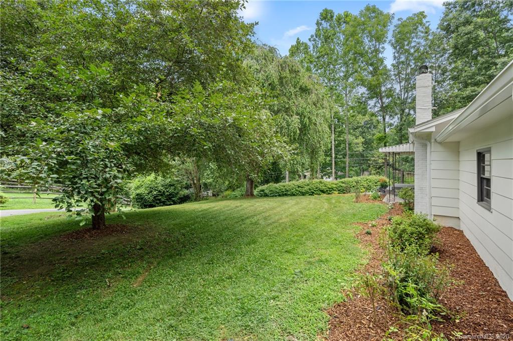 18 Forsythia Road Candler, NC 28715 - Photo 4 of 25 Gallery Image 4