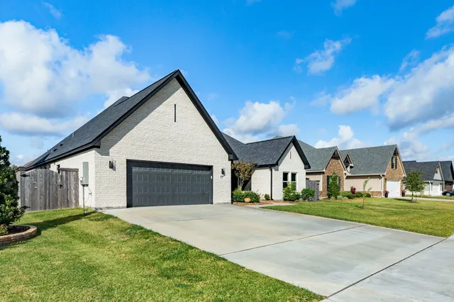 a view of front of house with a yard
