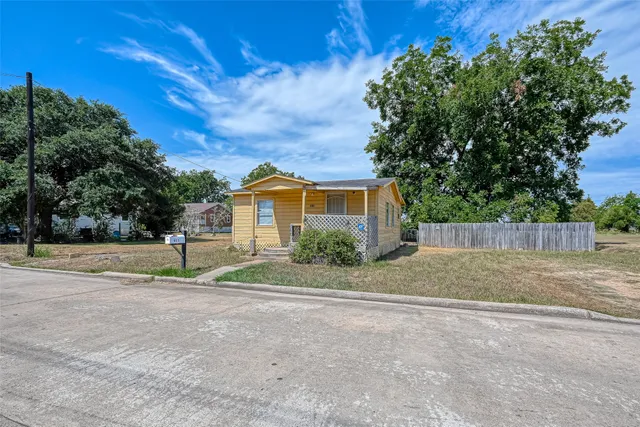a view of backyard of house and trees