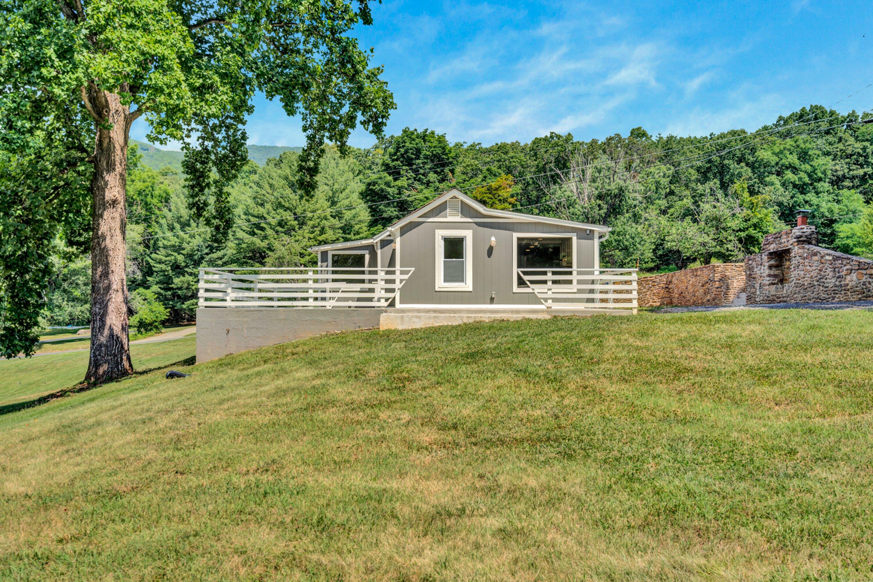 915 Martin McNeil Road Salem, VA 24153 - Photo 2 of 23 IMG_4849