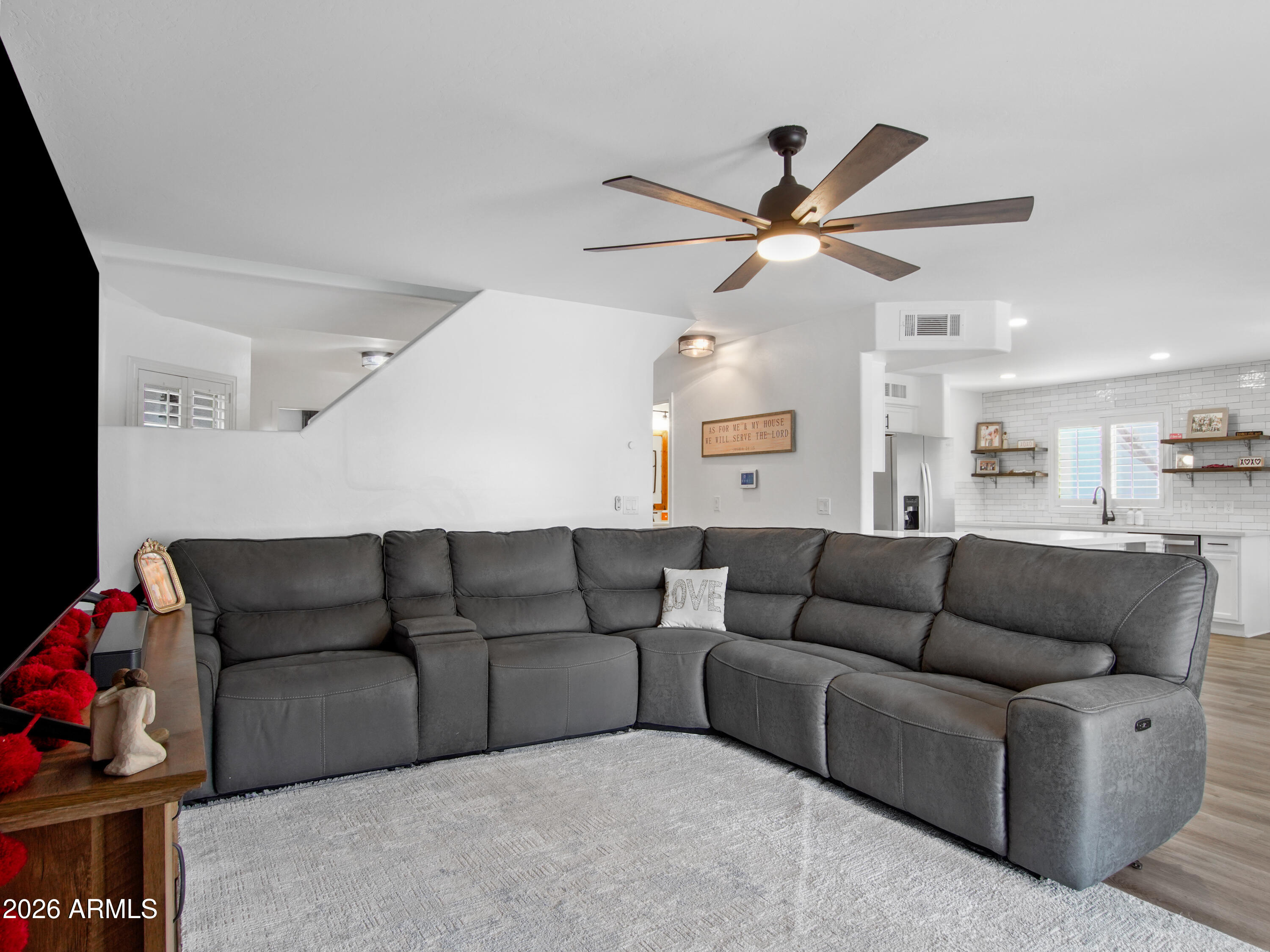1960 South Portland Court Gilbert, AZ 85295 - Photo 14 of 53 a living room with furniture and a ceiling fan