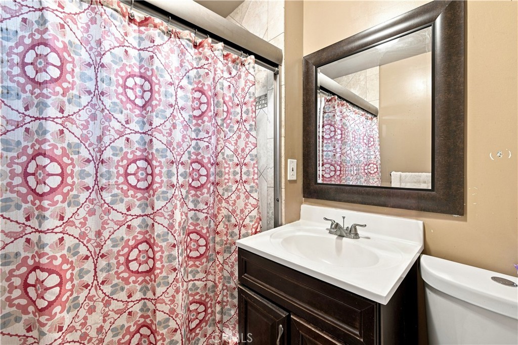 5017 Harbor Street Commerce, CA 90040 - Photo 15 of 32 BATH #1