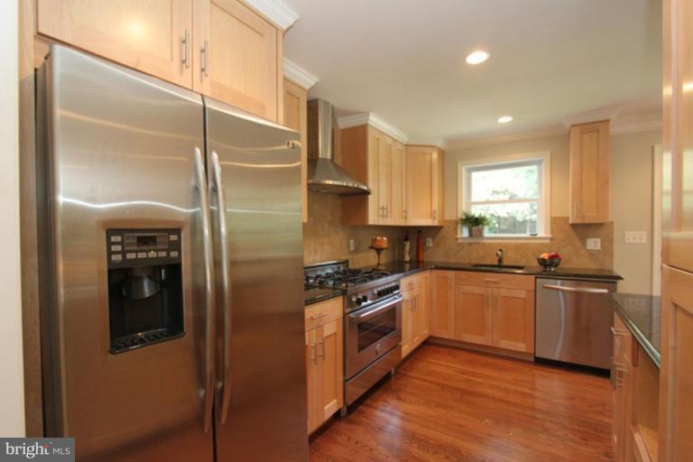 11415 Mapleview Drive Silver Spring, MD 20902 - Photo 11 of 30 Kitchen #3