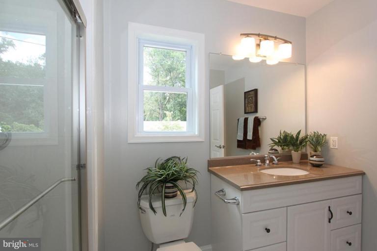 11415 Mapleview Drive Silver Spring, MD 20902 - Photo 19 of 30 Bath #1