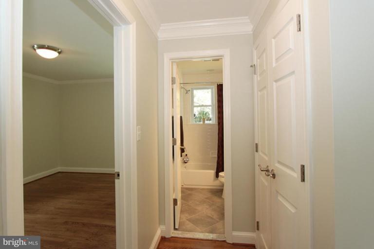 11415 Mapleview Drive Silver Spring, MD 20902 - Photo 22 of 30 Bath #2