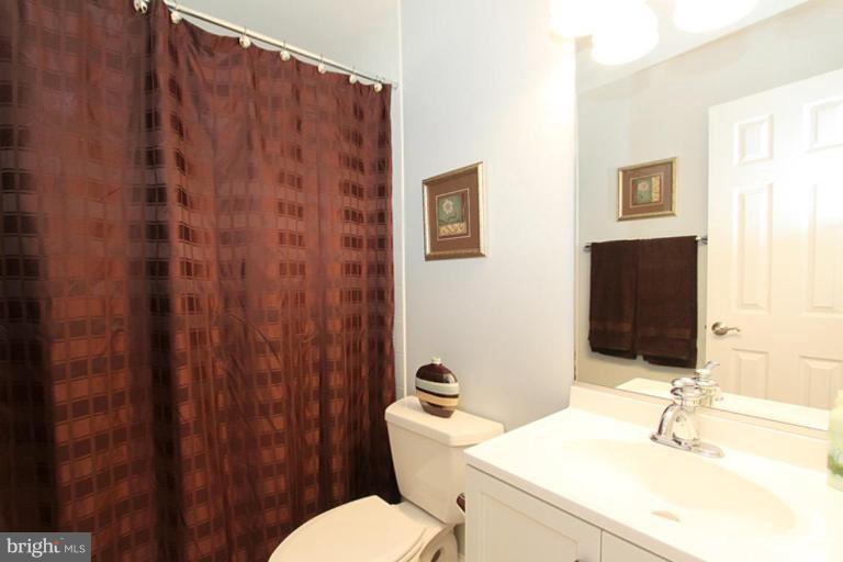 11415 Mapleview Drive Silver Spring, MD 20902 - Photo 23 of 30 Bath #3