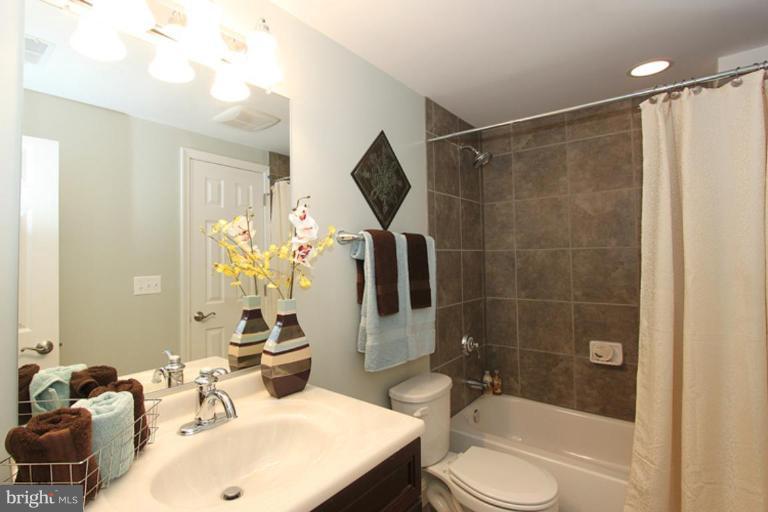 11415 Mapleview Drive Silver Spring, MD 20902 - Photo 27 of 30 Bath #4