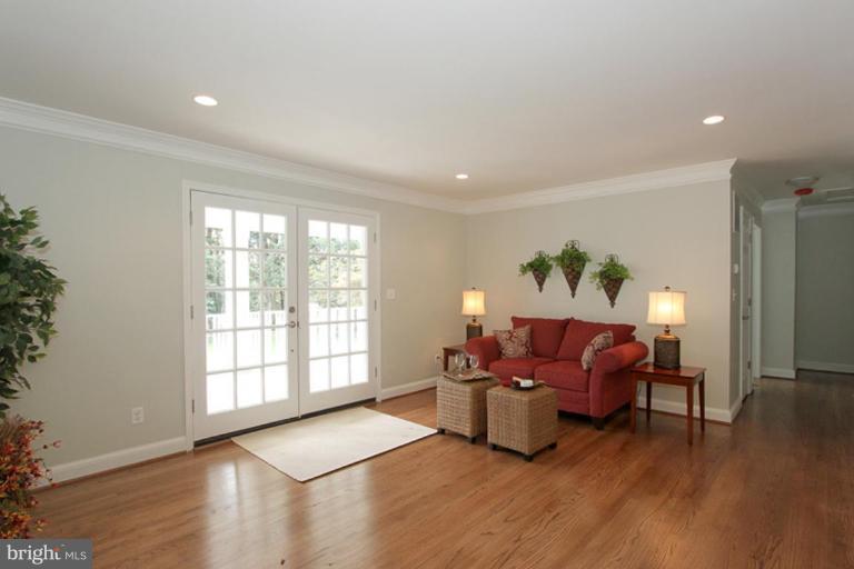 11415 Mapleview Drive Silver Spring, MD 20902 - Photo 6 of 30 Living Room #2