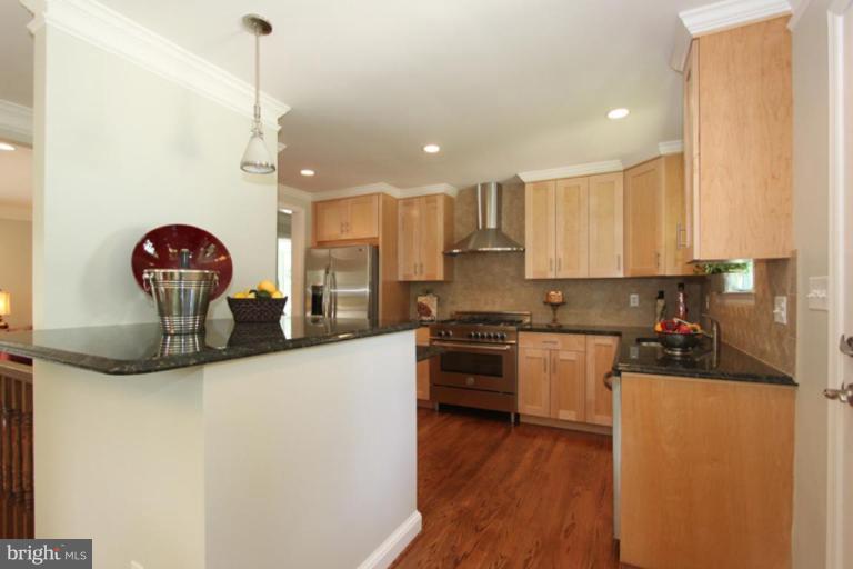 11415 Mapleview Drive Silver Spring, MD 20902 - Photo 9 of 30 Kitchen