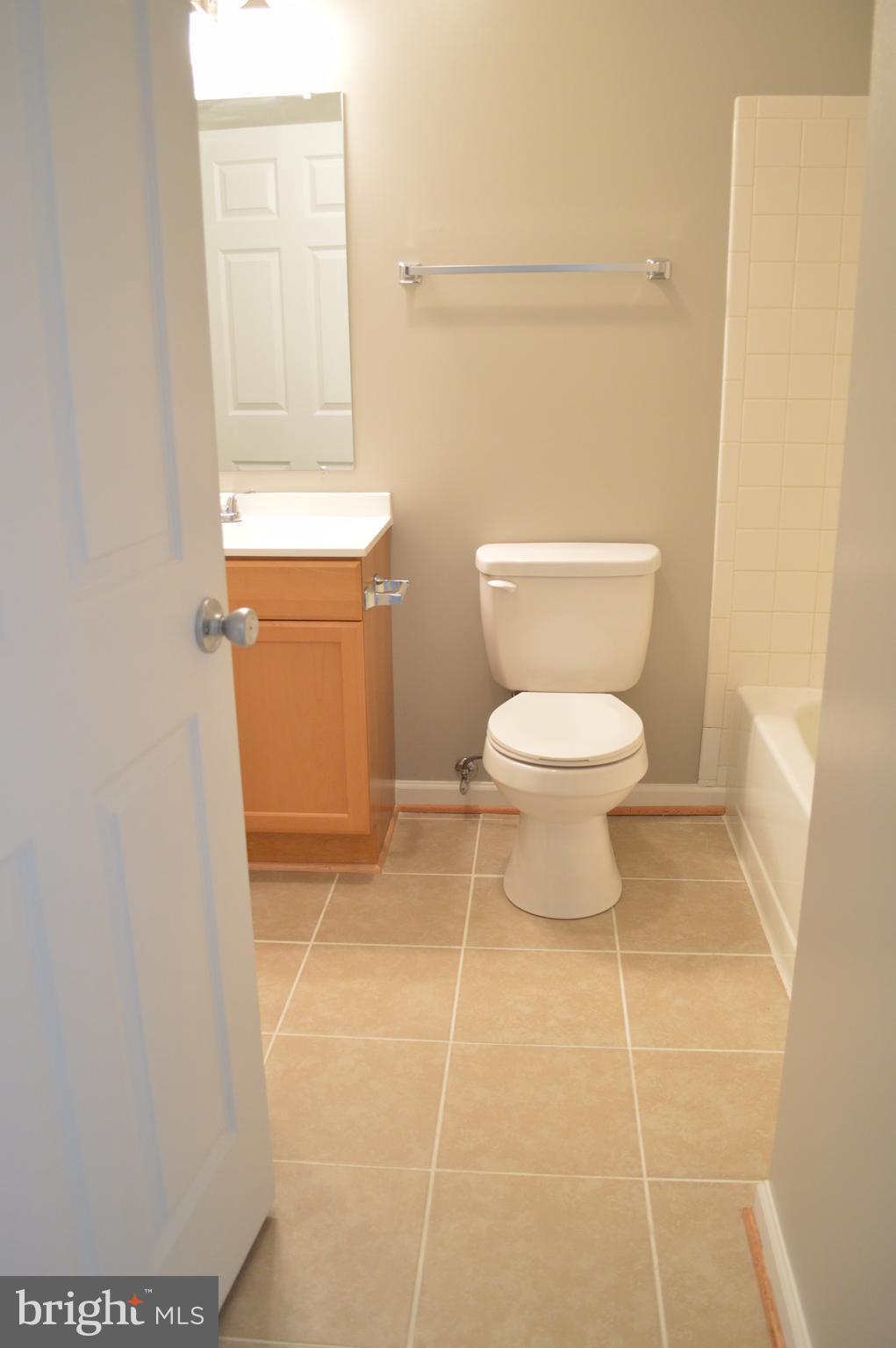 934 Riversedge Circle Annapolis, MD 21401 - Photo 12 of 25 a bathroom with a toilet and a shower