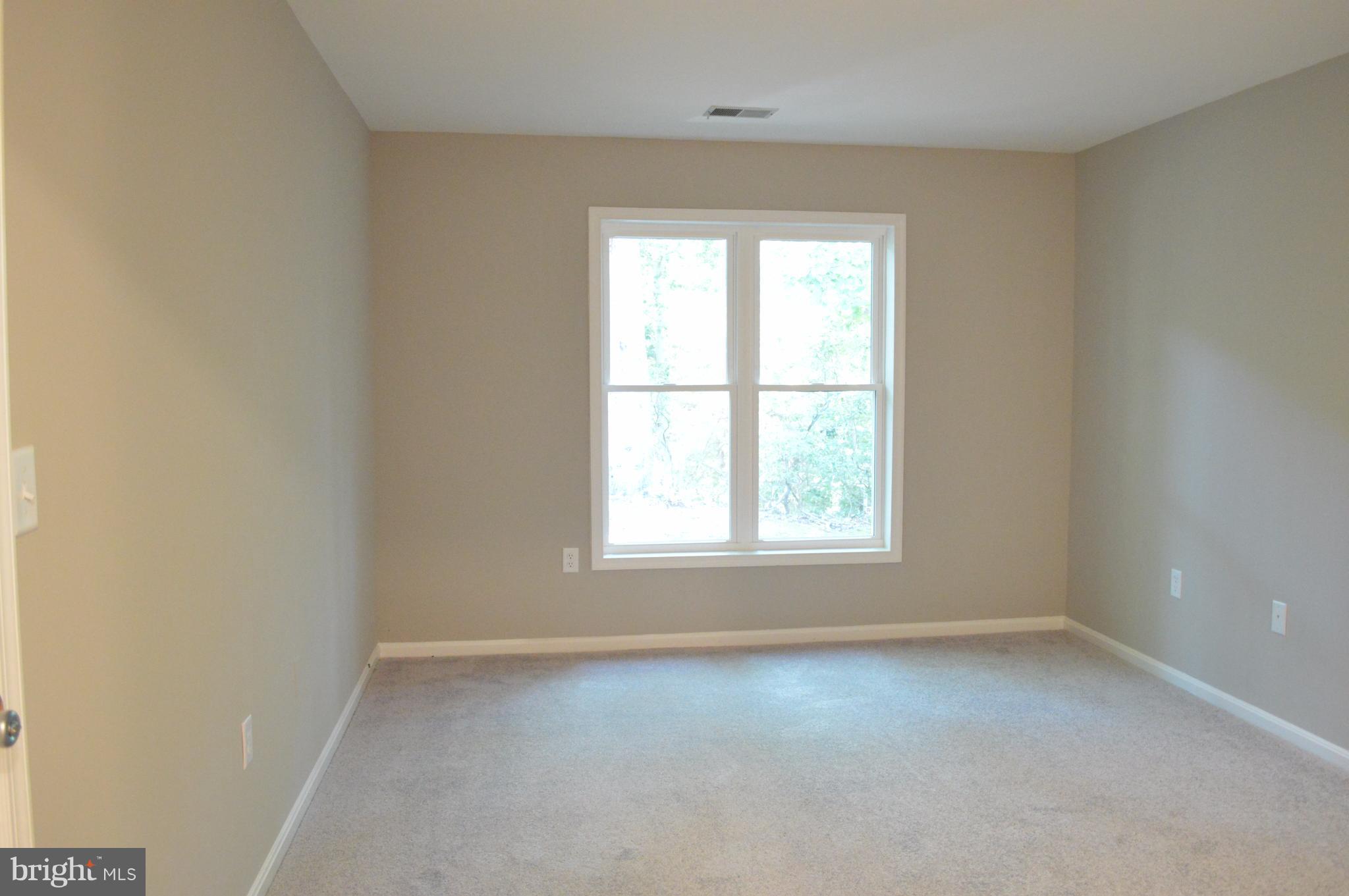 934 Riversedge Circle Annapolis, MD 21401 - Photo 20 of 25 an empty room with a window