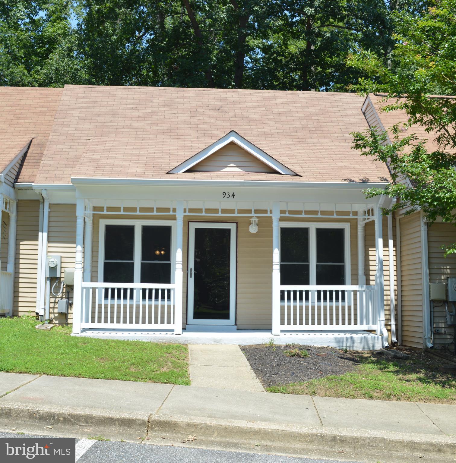 934 Riversedge Circle Annapolis, MD 21401 - Photo 25 of 25 front view of a house with a yard