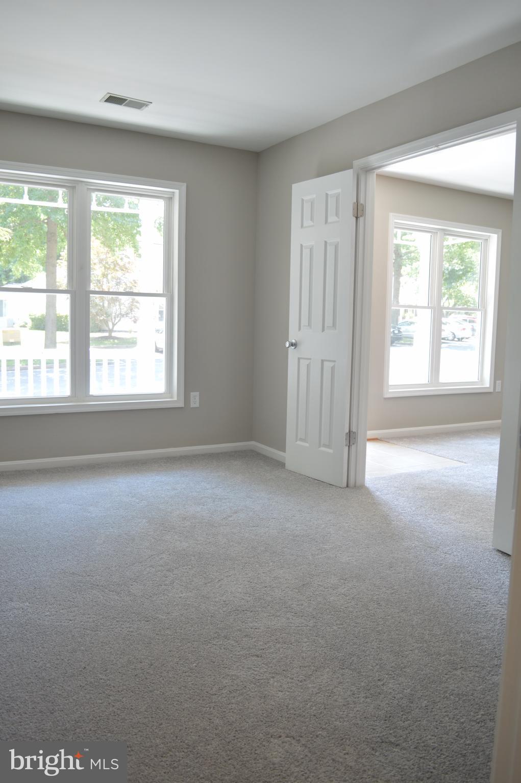 934 Riversedge Circle Annapolis, MD 21401 - Photo 8 of 25 an empty room with a window