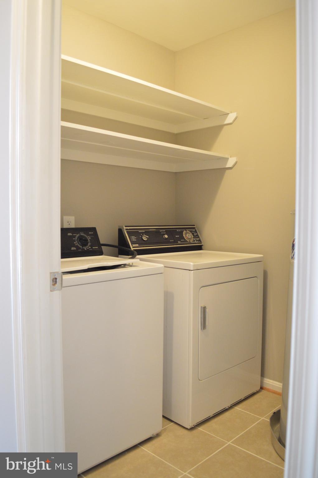 934 Riversedge Circle Annapolis, MD 21401 - Photo 10 of 25 a utility room with dryer and washer