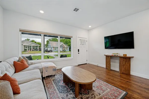 $568,000 | 506 North Chestnut Street, McKinney, TX 75069