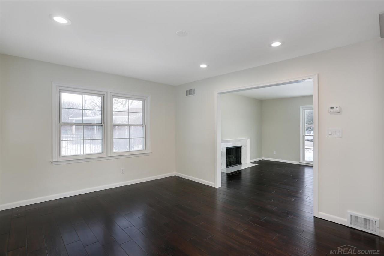 925 Ballantyne Road Grosse Pointe, MI 48236 - Photo 13 of 32 31372596-12.JPG
