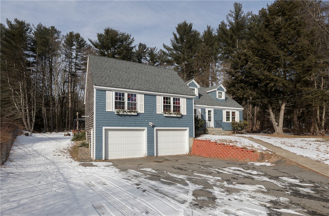 788 Round Top Road Burrillville, RI 02830 - Photo 2 of 40
