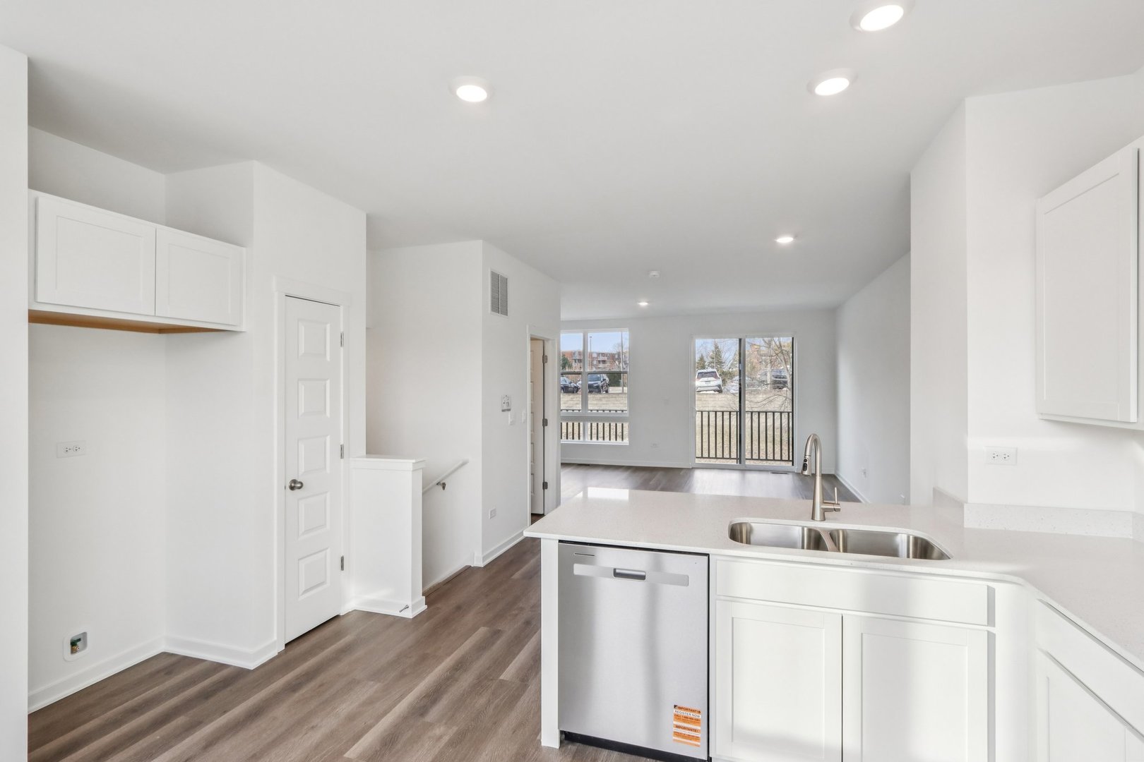 302 Summit Circle Lombard, IL 60148 - Photo 11 of 44