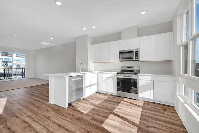 $484,990 | 302 Summit Circle, Lombard, IL 60148