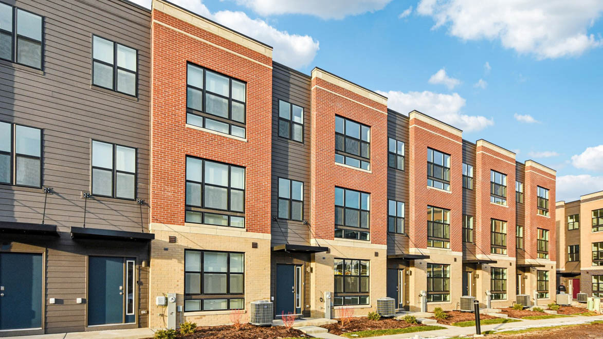 302 Summit Circle Lombard, IL 60148 - Photo 2 of 44