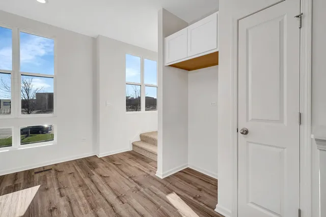 $484,990 | 302 Summit Circle, Lombard, IL 60148