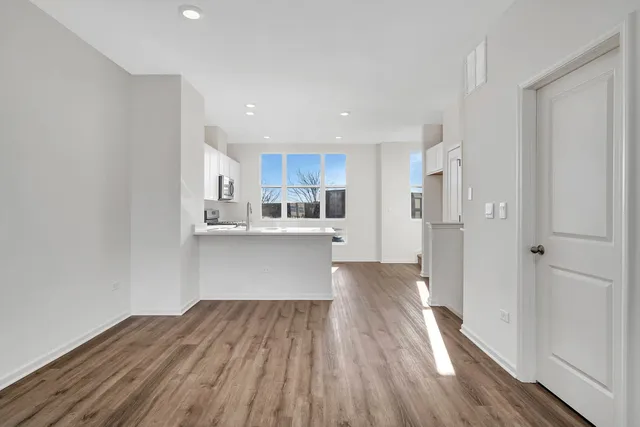 $484,990 | 302 Summit Circle, Lombard, IL 60148