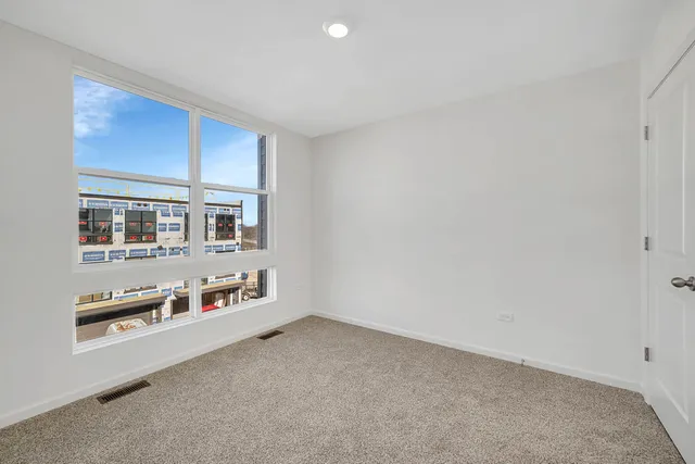 $484,990 | 302 Summit Circle, Lombard, IL 60148