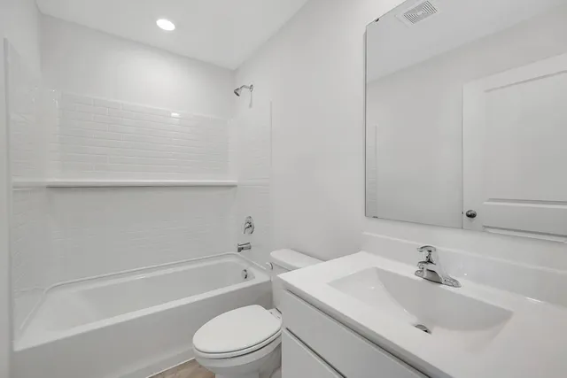 $484,990 | 302 Summit Circle, Lombard, IL 60148