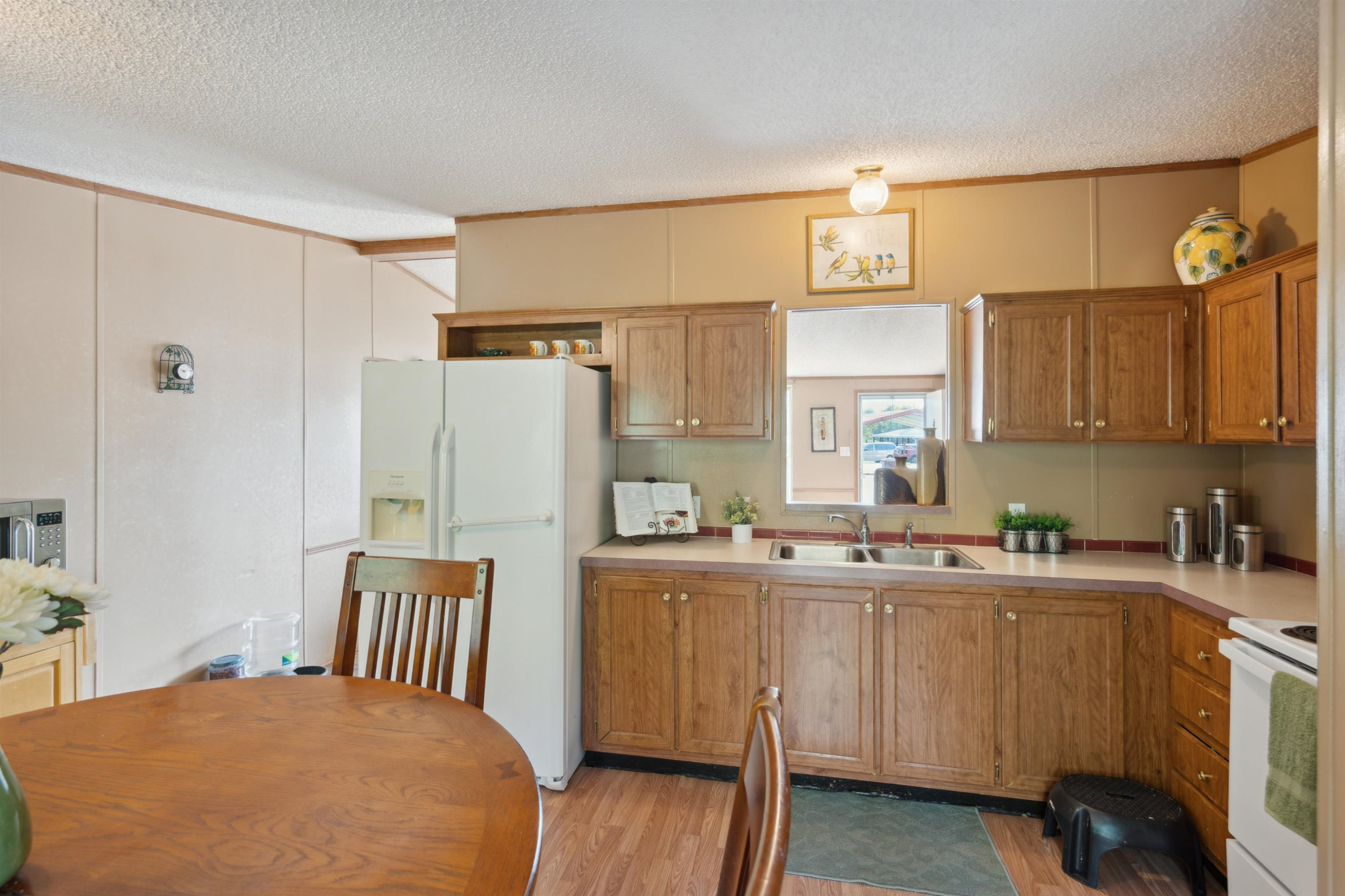 88 Primrose Lane Roxboro, NC 27573 - Photo 7 of 19 Eat-in Kitchen