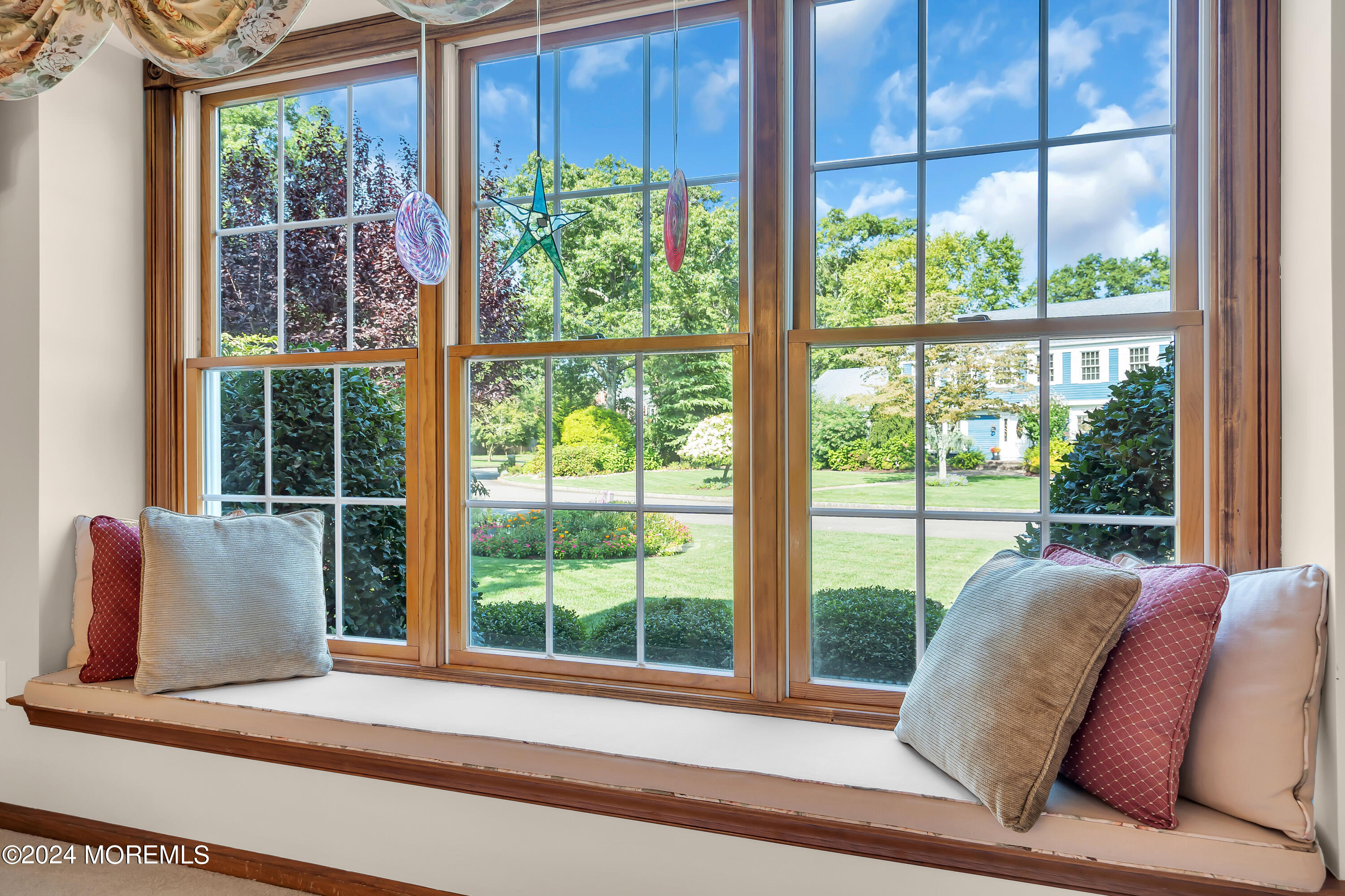 519 Admirals Circle Pine Beach, NJ 08741 - Photo 28 of 72 a living room with couch and windows