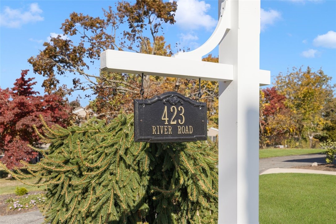 423 River Road Lincoln, RI 02865 - Photo 3 of 48