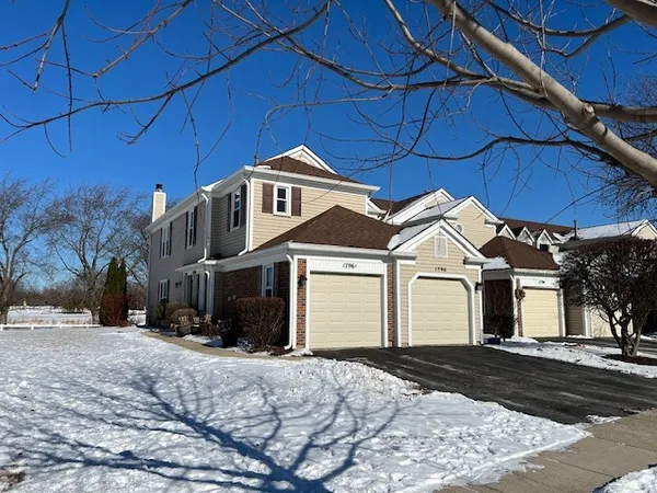 $2,200 | 1796 Vermont Drive, Unit A, Elk Grove Village, IL 60007