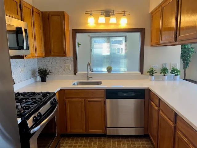 $2,300 | 1796 Vermont Drive, Unit A, Elk Grove Village, IL 60007