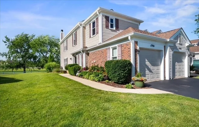 $2,300 | 1796 Vermont Drive, Unit A, Elk Grove Village, IL 60007