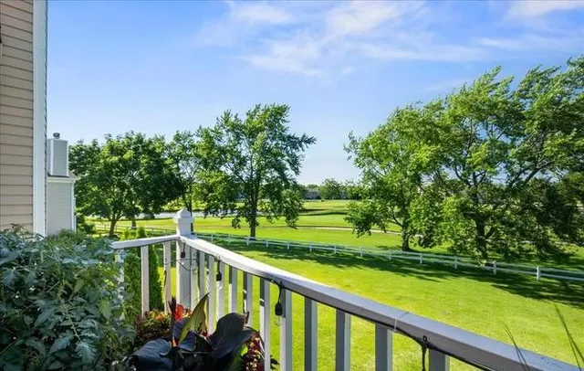 $2,300 | 1796 Vermont Drive, Unit A, Elk Grove Village, IL 60007