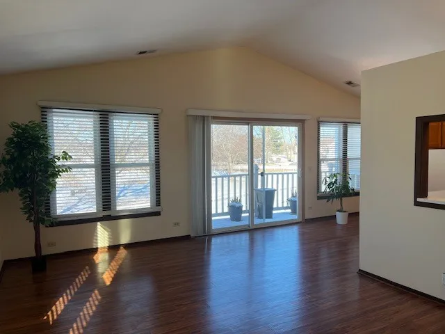 $2,300 | 1796 Vermont Drive, Unit A, Elk Grove Village, IL 60007